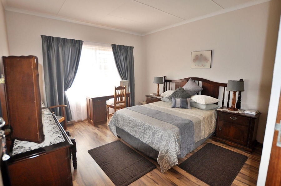 4 Bedroom Property for Sale in Fraaiuitsig Western Cape